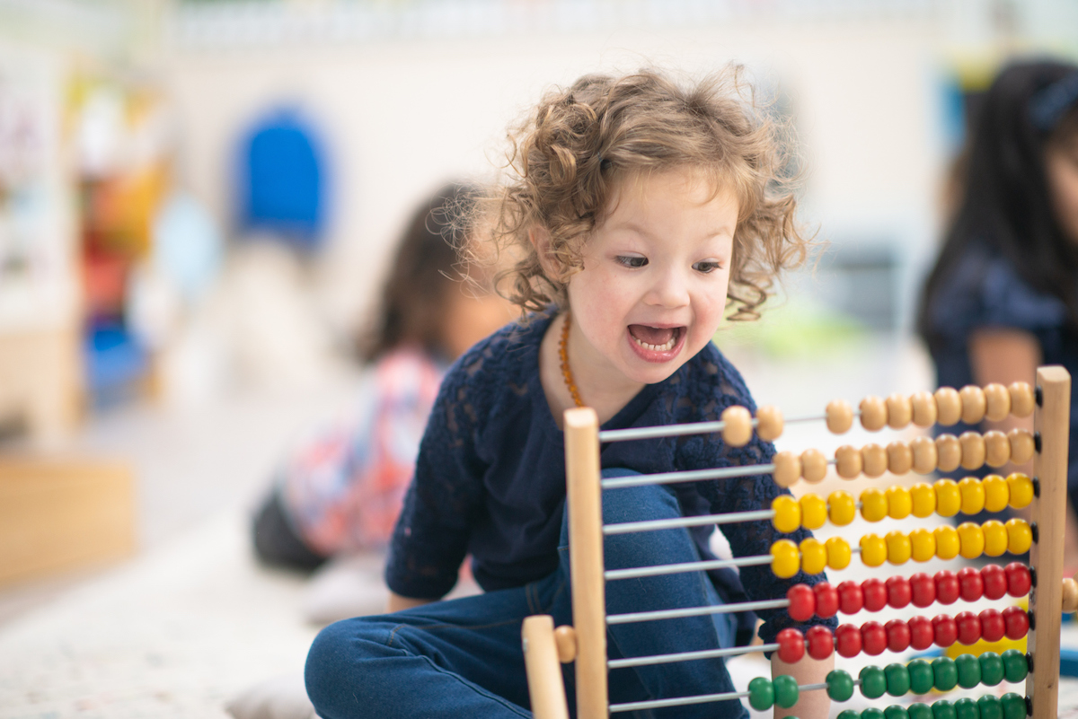 Pre-kindergarten pupils working with numbers